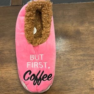 NWT Womens Snoozies slippers size M 7-8